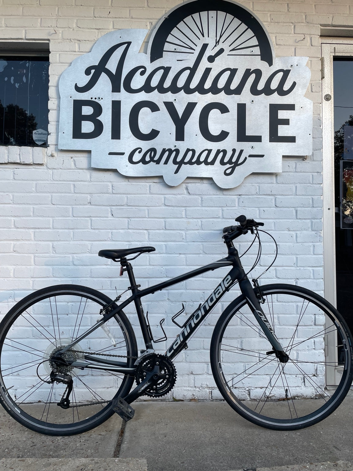 Black Cannondale Quick 4 used hybrid fitness bicycle