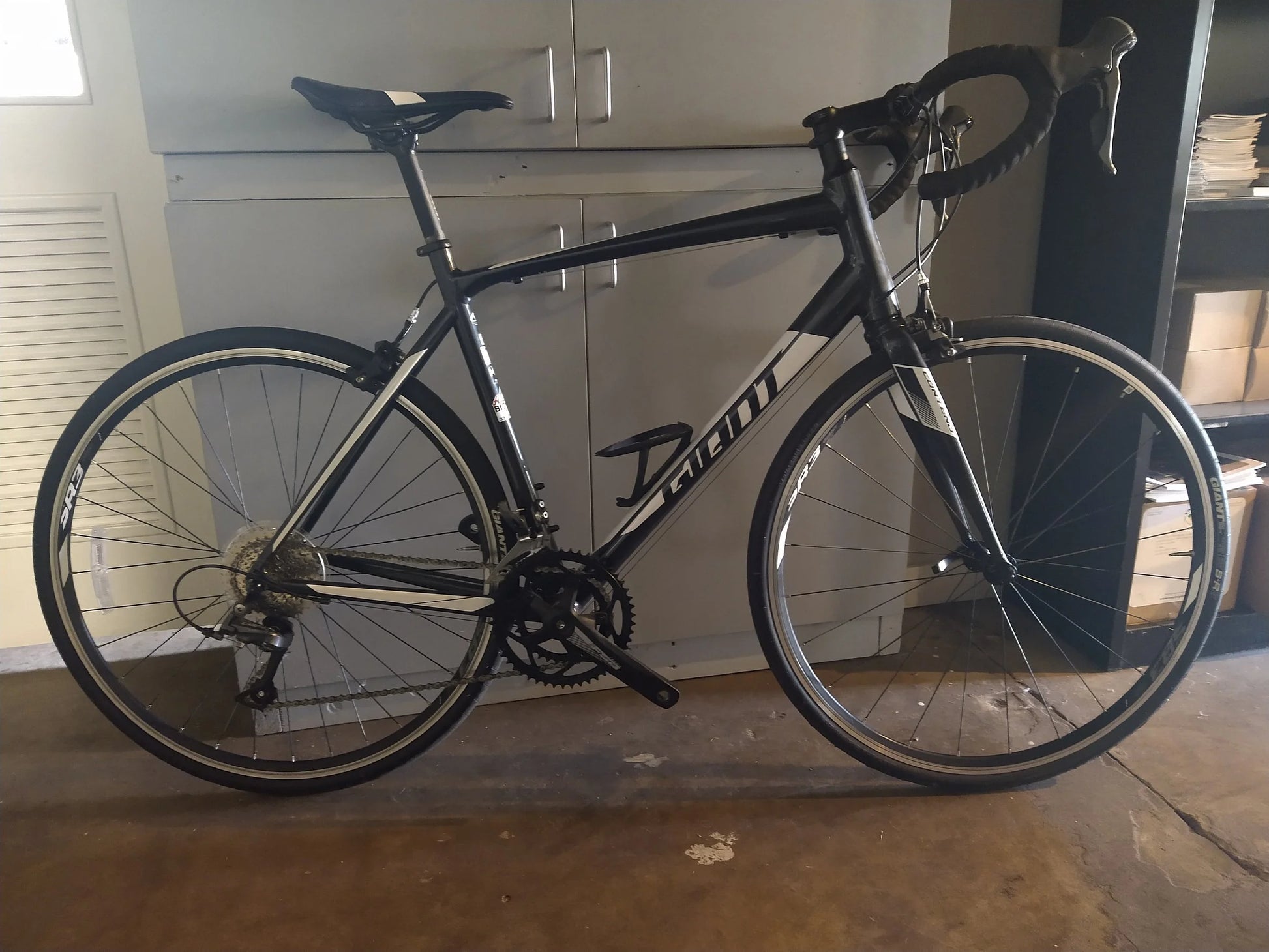 Giant Contend M/L 56 cm used road bike