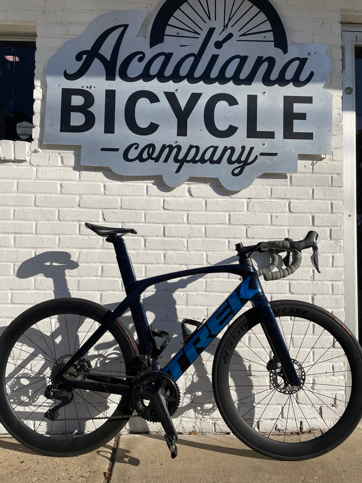 Used Trek Madone SL 7 Ultegra Di2 blue 56 cm road bicycle